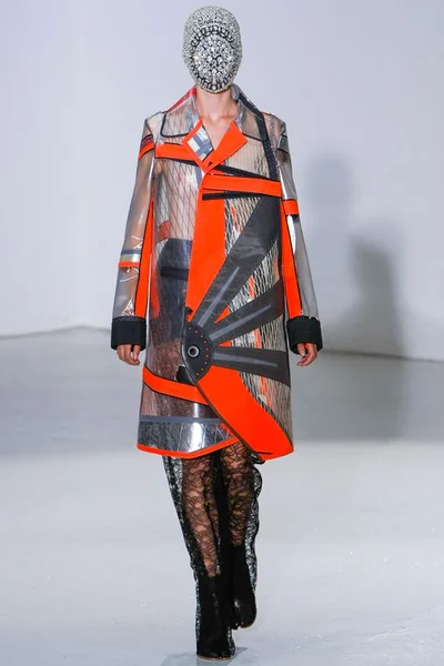 Look 15